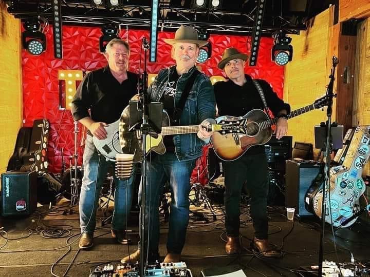 Sip & Sing with Double Wide Trailer at Tontitown Winery